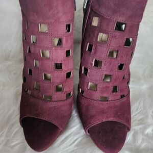 Jessica Simpson burgundy Aniece size 10